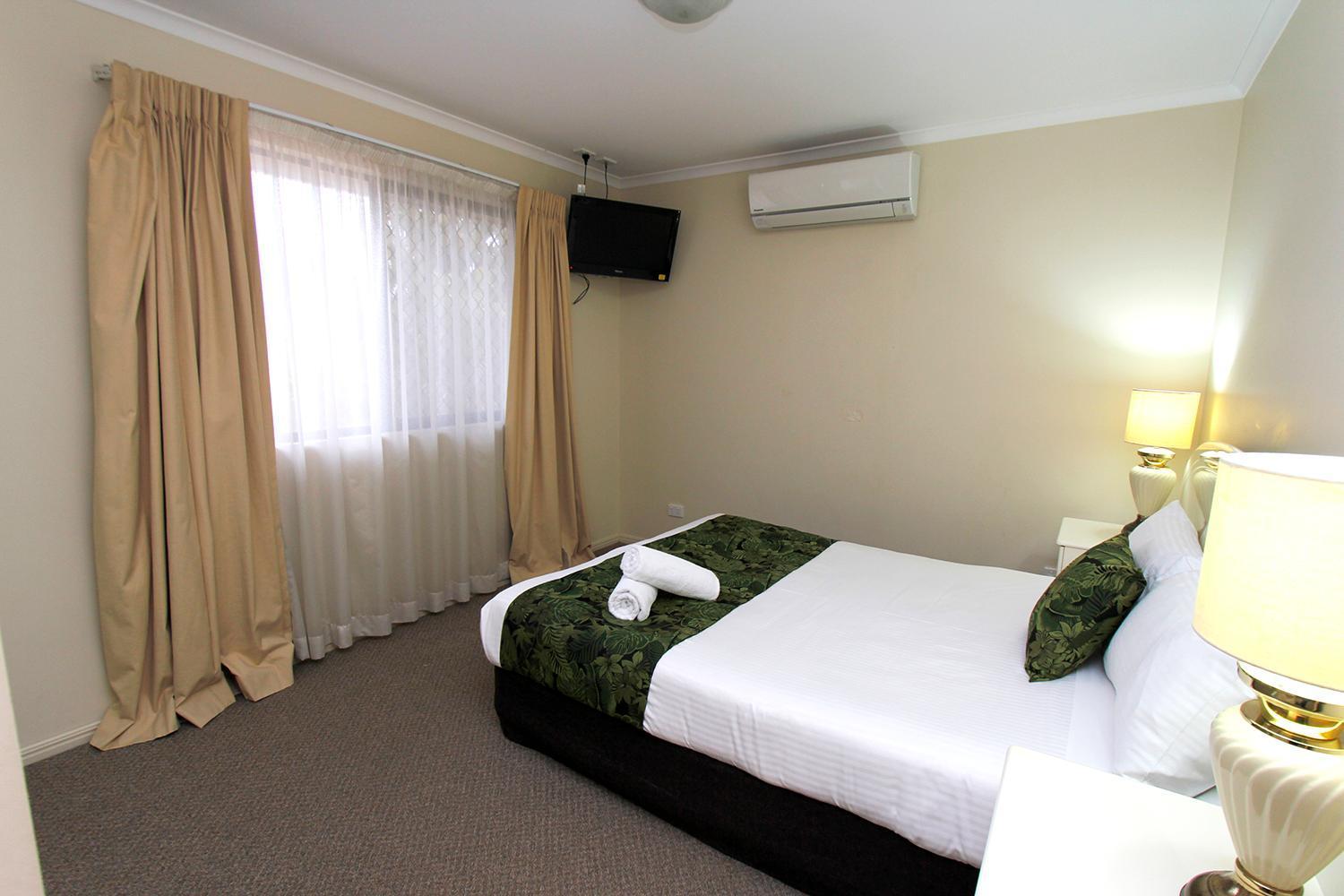 The Palms Motel Чинчилла Экстерьер фото