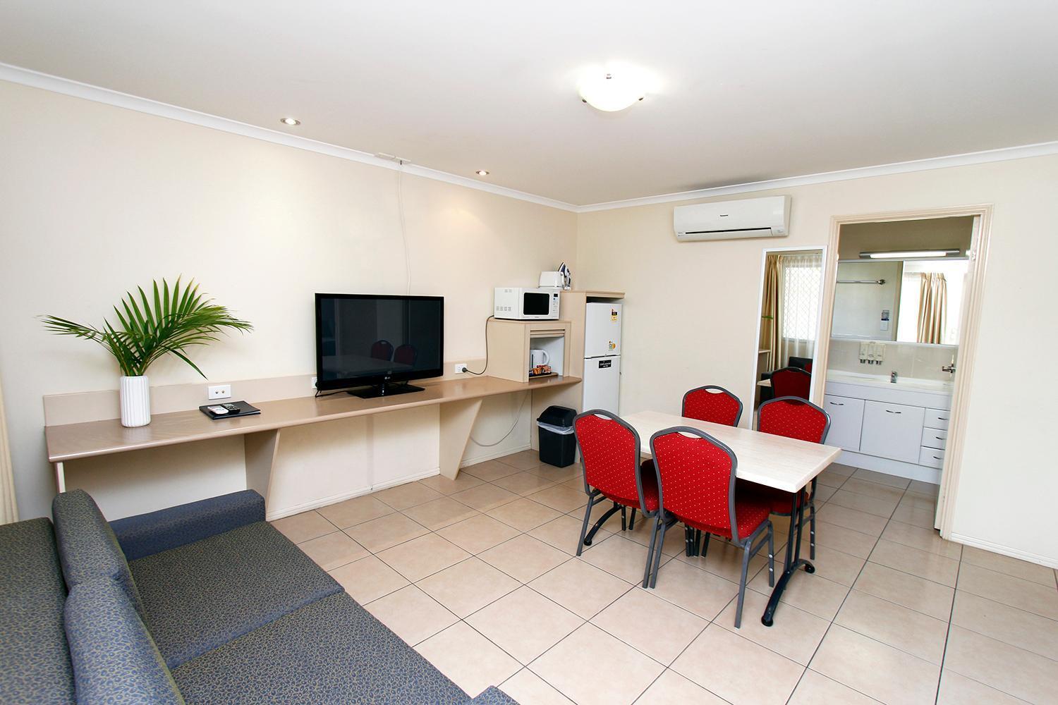 The Palms Motel Чинчилла Экстерьер фото